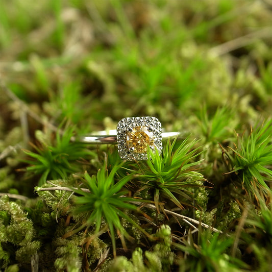 Fancy Intense Orange Yellow ダイヤモンド 0.182ct メレダイヤモンド 0.078ct /プラチナ リング
