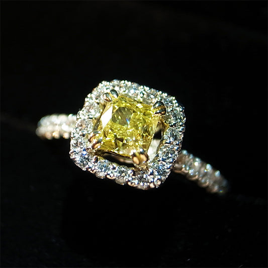 GIA鑑定 Fancy Intense Yellow 0.5ctの天然イエローダイヤモンドとメレダイヤモンドを使用したプラチナ・K18YGリング 上
