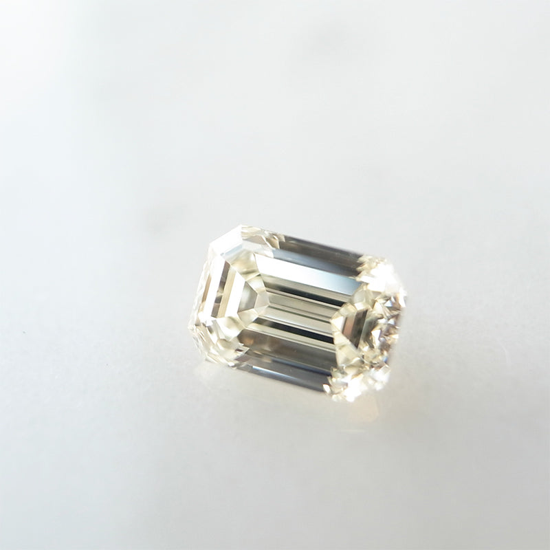 0.5ct Nカラー VVS1 エメラルドカットのダイヤモンドルース