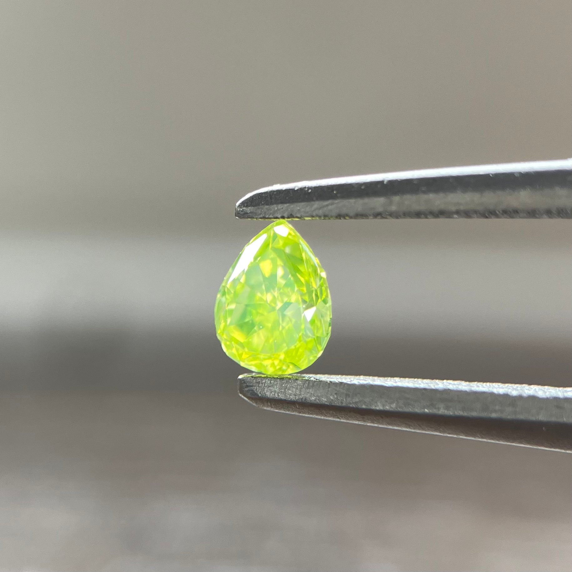 0.120ct 天然発色イエローグリーンダイヤモンド ペアシェイプルース