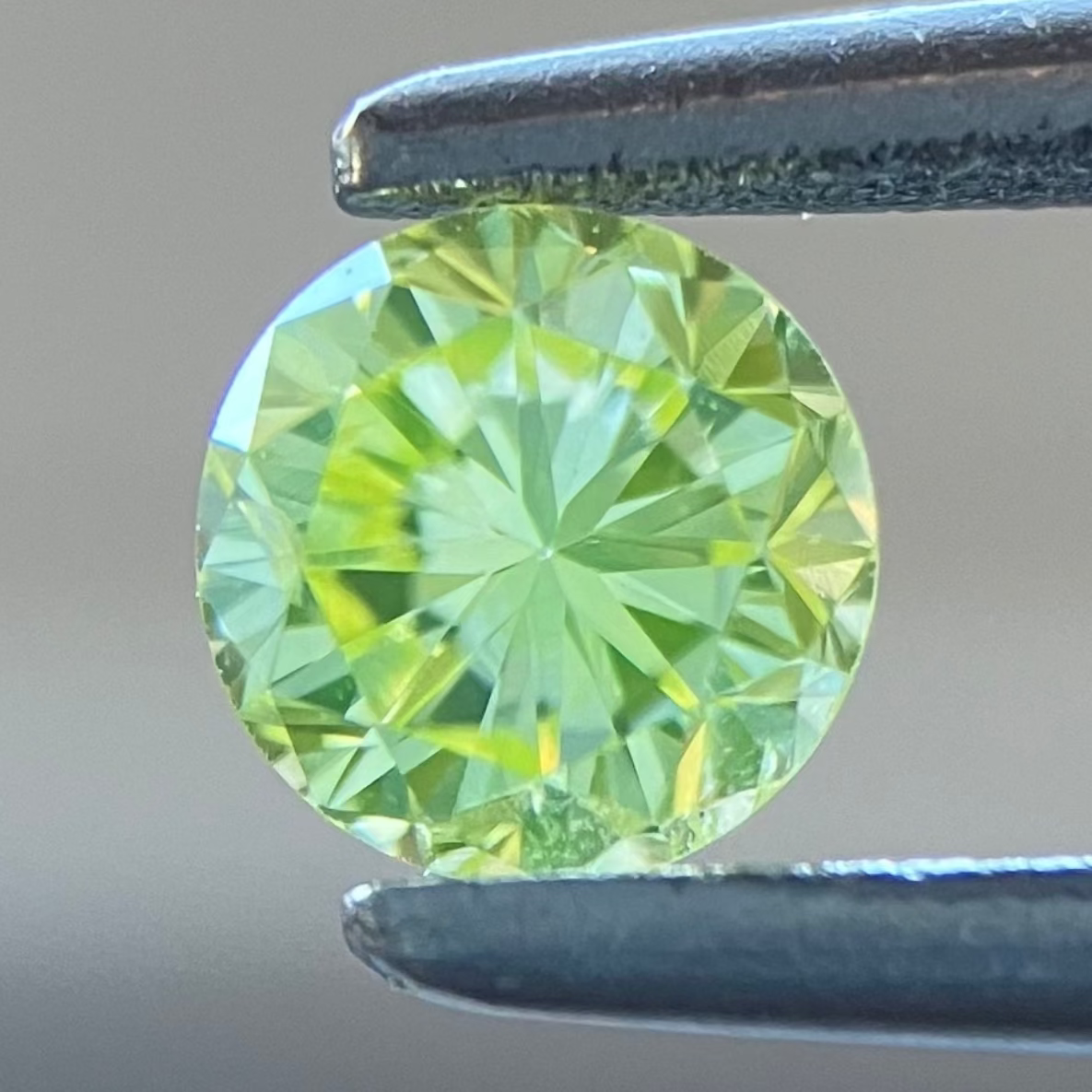 0.232ct 天然発色グリーニッシュイエローダイヤモンド ラウンドルース
