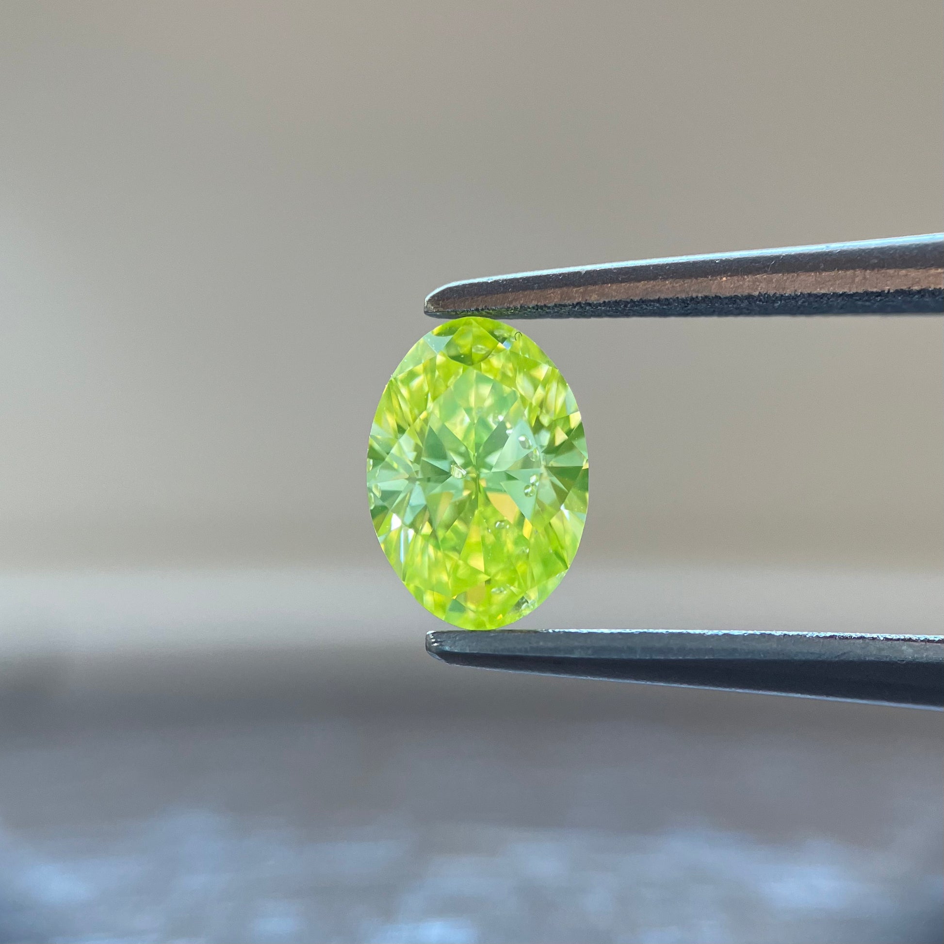 0.600ct 天然発色グリーニッシュイエローダイヤモンド オーバルルース