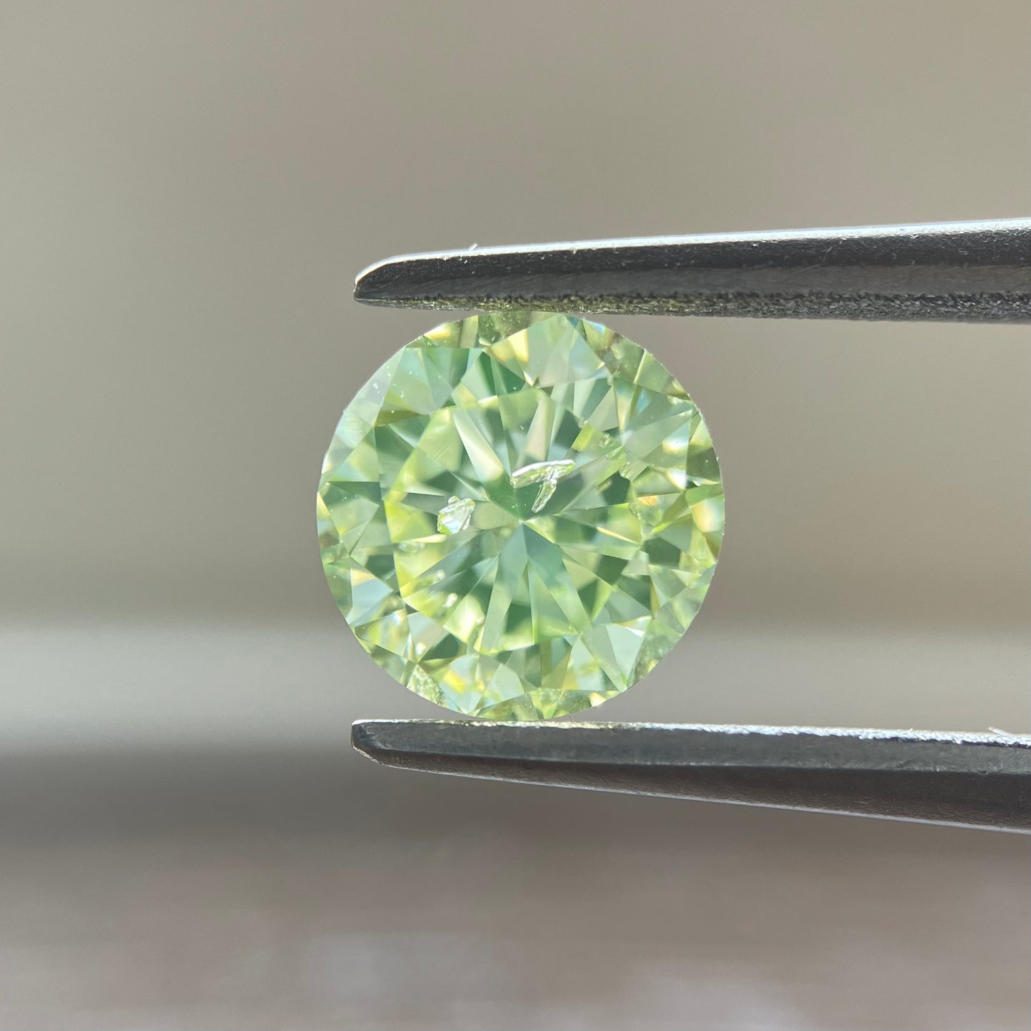 1.100ct 天然発色イエローダイヤモンド ラウンドルース
