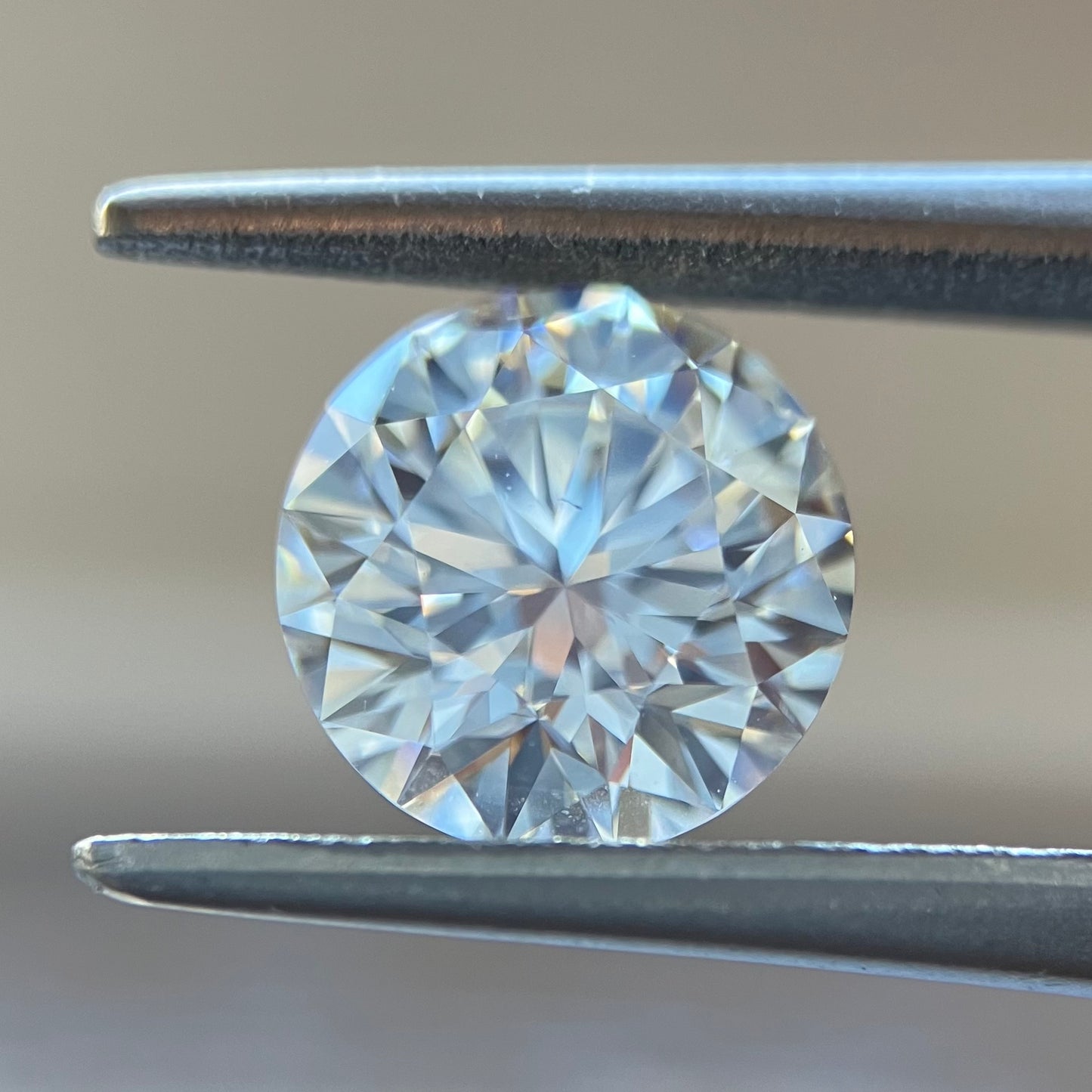 1.152ct 天然発色フェイントブラウンダイヤモンド ラウンドルース