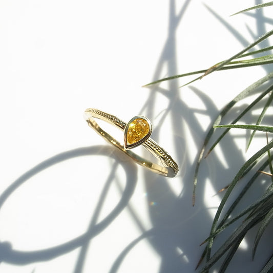 Natural Fancy Vivid Yellow Diamond 0.149ct VS2 Pear Shape K18YG Ring｜Gallery 633
