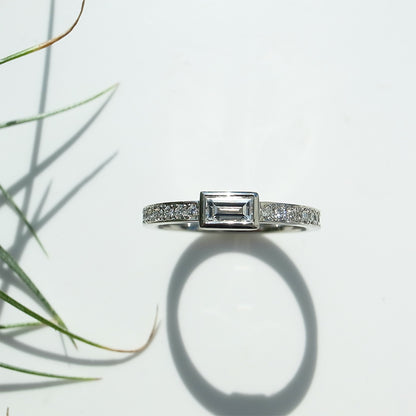 バゲットカットダイヤモンド 0.230ct Dカラー SI1 Pt950リング｜Gallery 632
