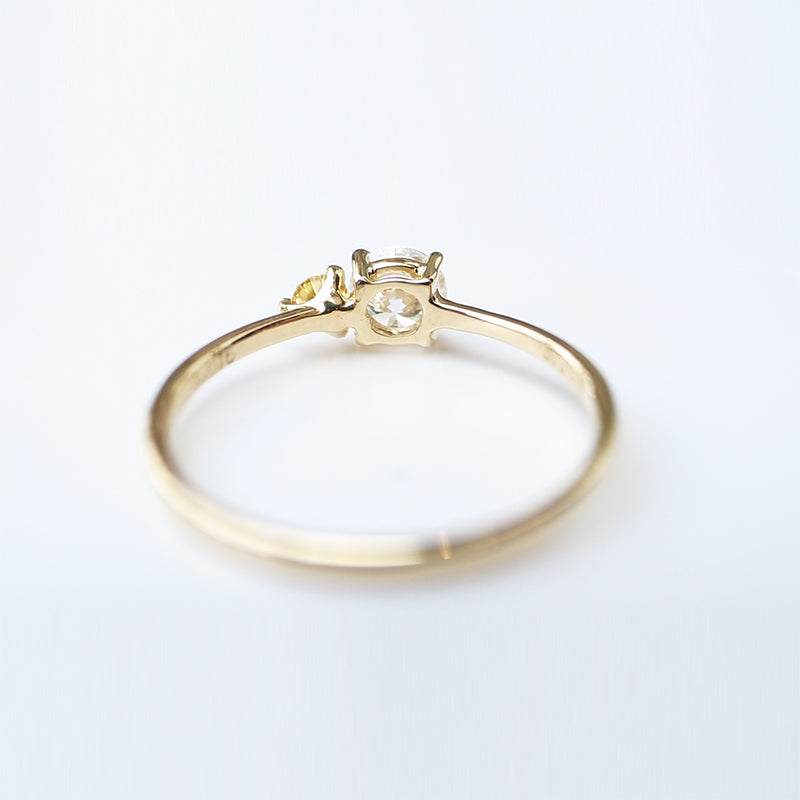 Dカラー ダイヤモンド 0.358ct VVS1・天然イエローダイヤモンド Fancy Intense Yellow 0.076ct SI2 K18YGリング｜Gallery 634