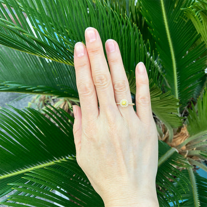 Fancy Vivid Yellow ダイヤモンド 0.274ct メレダイヤモンド 0.251ct /K18YG リング