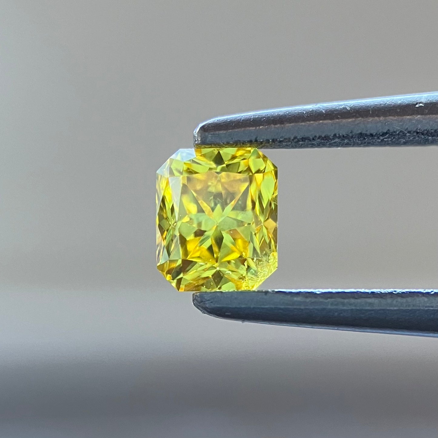 裸石 0.238ct Fancy Vivid Yellow I-1 中央宝石研究所ソーティング付