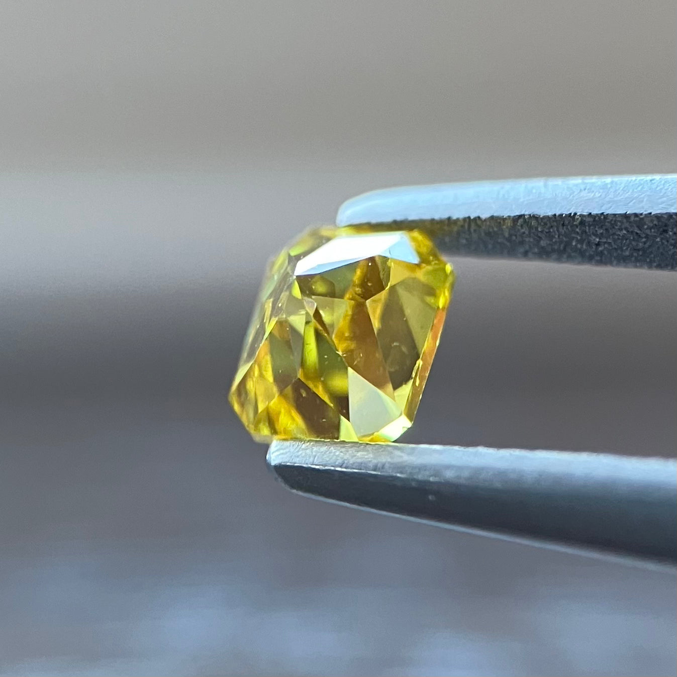 裸石 0.238ct Fancy Vivid Yellow I-1 中央宝石研究所ソーティング付