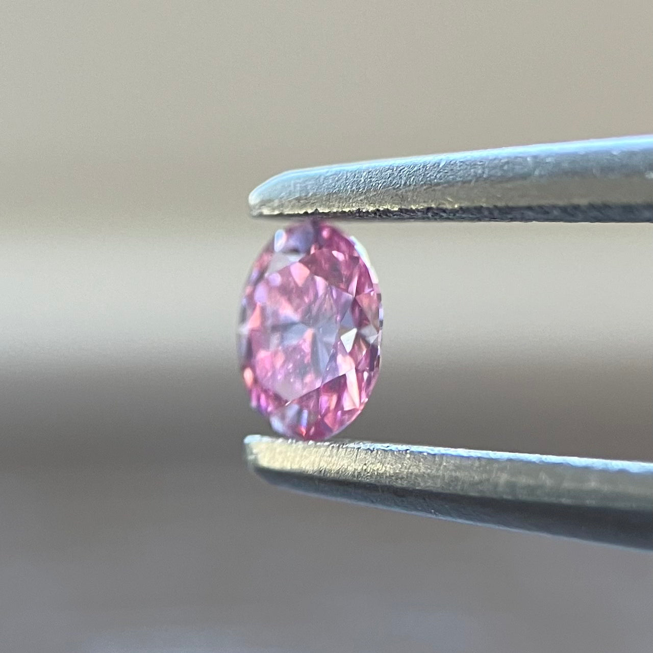 裸石 0.089ct Fancy Vivid Purplish Pink VVS-2 中央宝石研究所ソーティング付