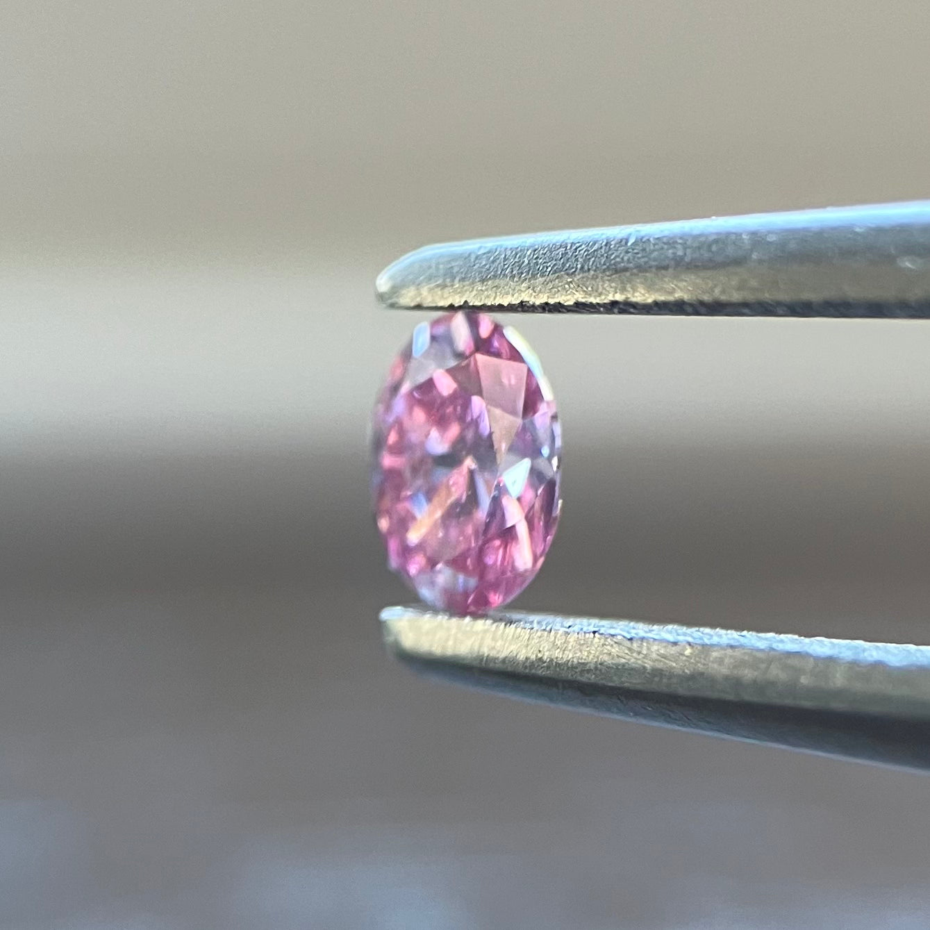裸石 0.089ct Fancy Vivid Purplish Pink VVS-2 中央宝石研究所ソーティング付