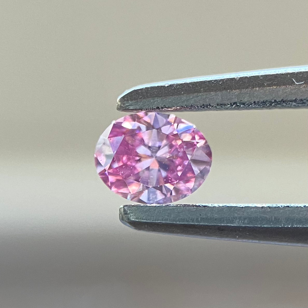 裸石 0.089ct Fancy Vivid Purplish Pink VVS-2 中央宝石研究所ソーティング付