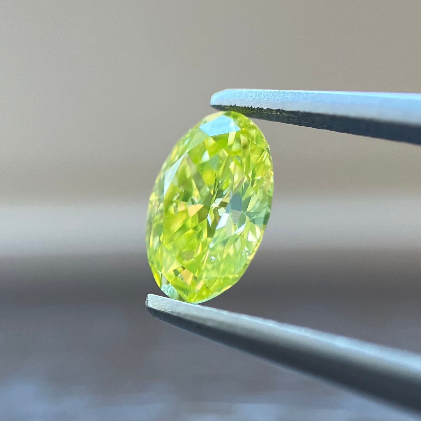 裸石 0.600ct Fancy Intense Greenish Yellow SI-1 中央宝石研究所ソーティング付