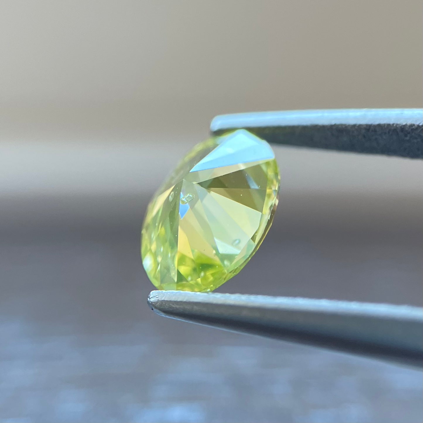 裸石 0.600ct Fancy Intense Greenish Yellow SI-1 中央宝石研究所ソーティング付