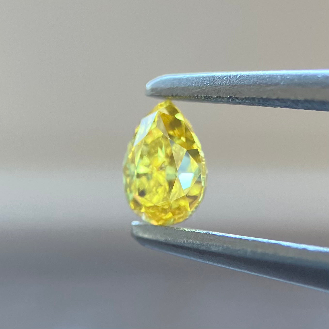 裸石 0.197ct Fancy Vivid Yellow VS-2 中央宝石研究所ソーティング付