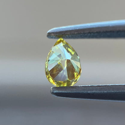 裸石 0.197ct Fancy Vivid Yellow VS-2 中央宝石研究所ソーティング付