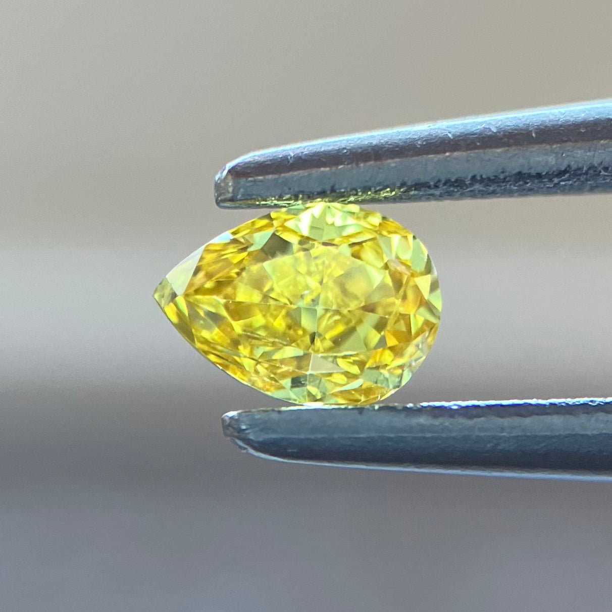裸石 0.197ct Fancy Vivid Yellow VS-2 中央宝石研究所ソーティング付