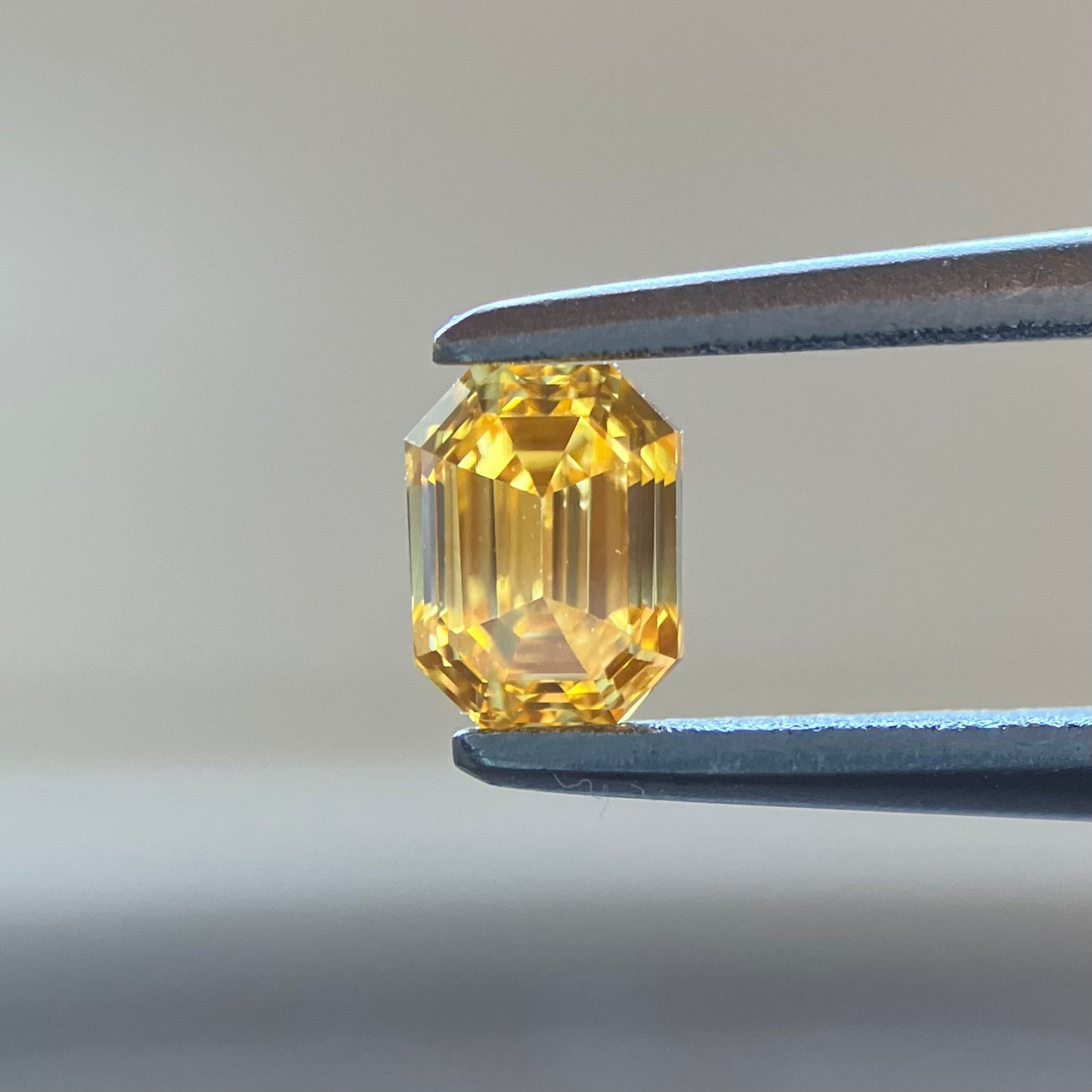 裸石 0.337ct Fancy Vivid Orange Yellow SI-2 中央宝石研究所ソーティング付