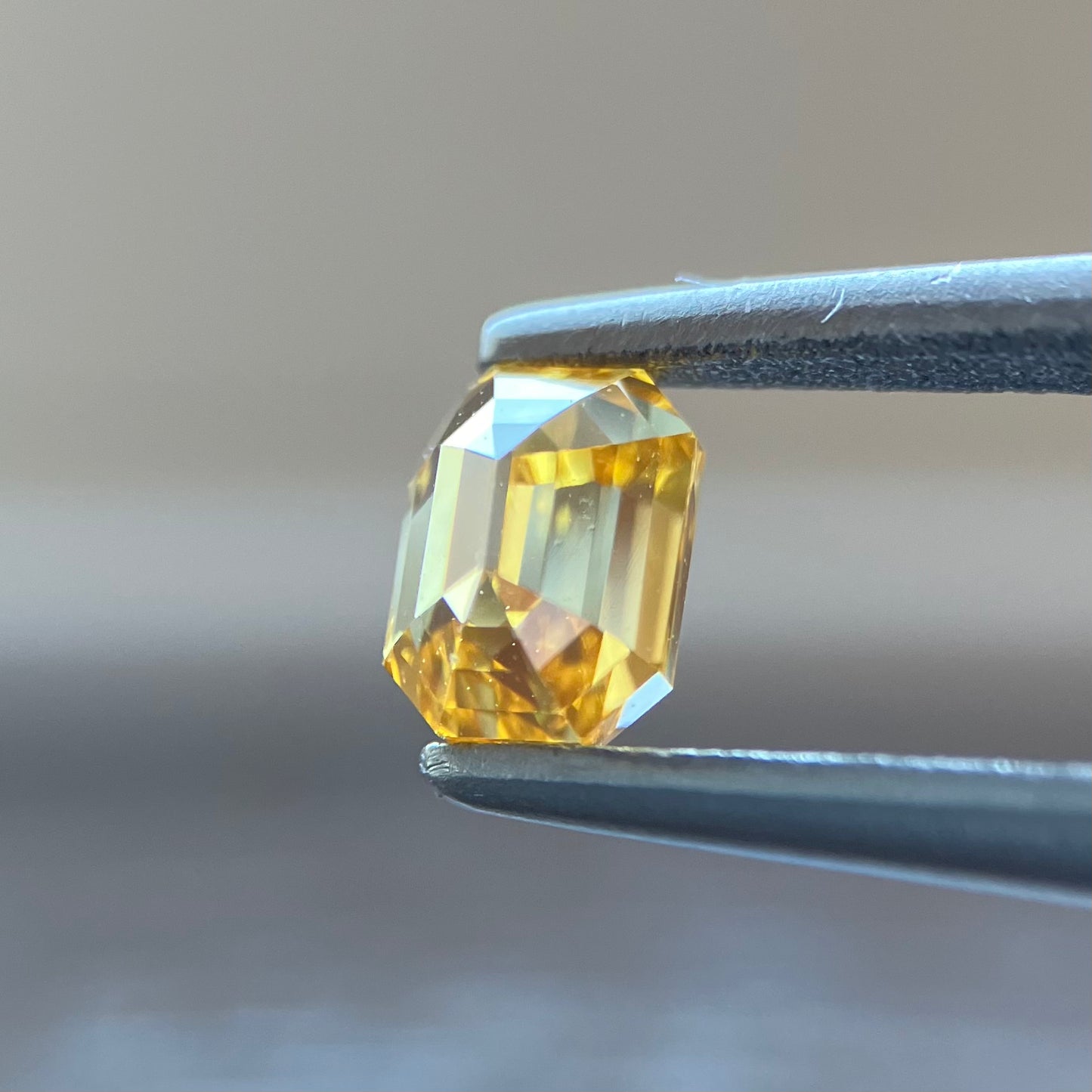 裸石 0.337ct Fancy Vivid Orange Yellow SI-2 中央宝石研究所ソーティング付