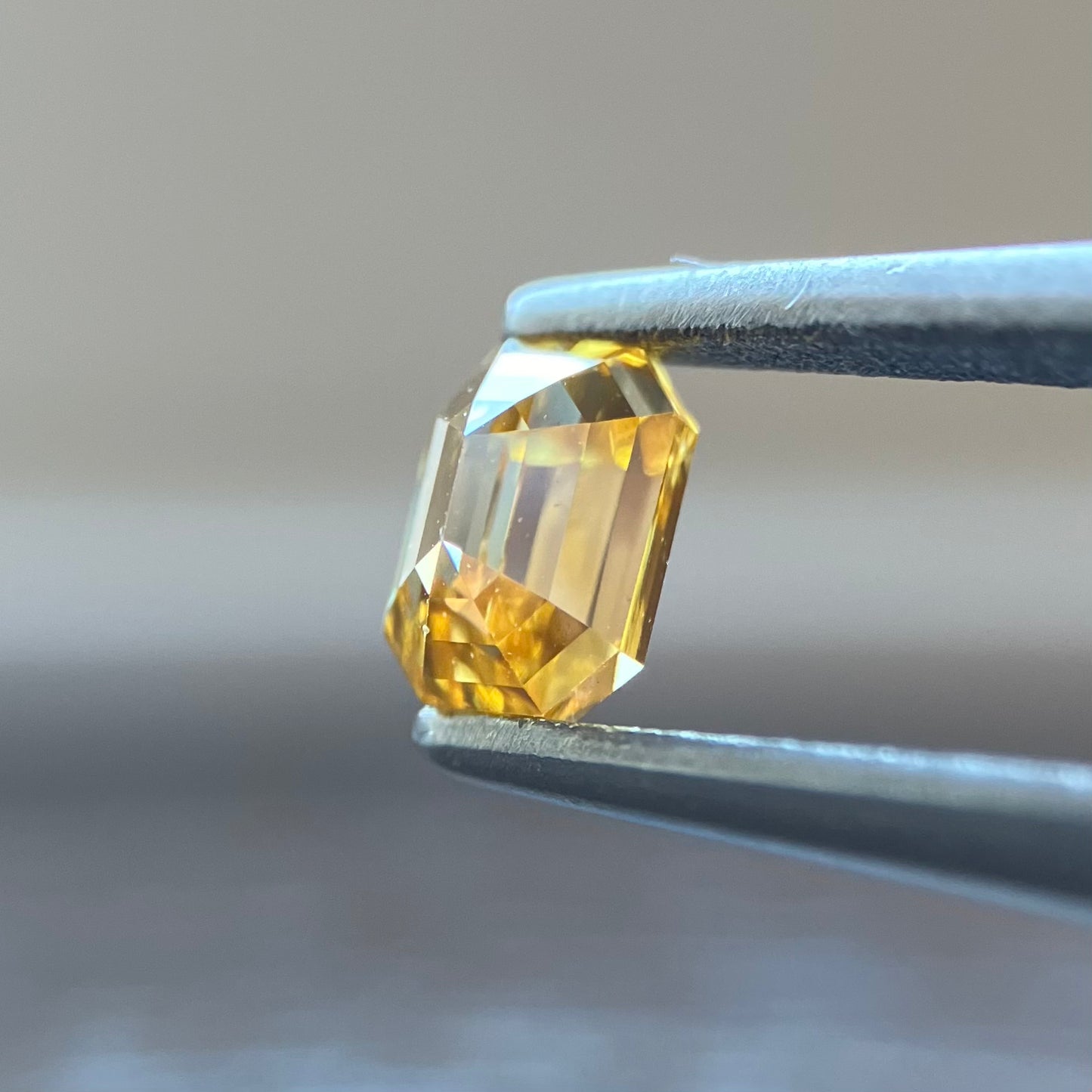 裸石 0.337ct Fancy Vivid Orange Yellow SI-2 中央宝石研究所ソーティング付