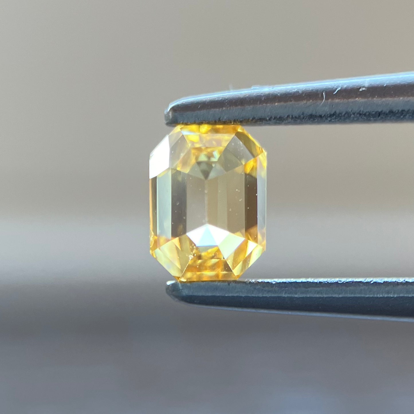 裸石 0.337ct Fancy Vivid Orange Yellow SI-2 中央宝石研究所ソーティング付
