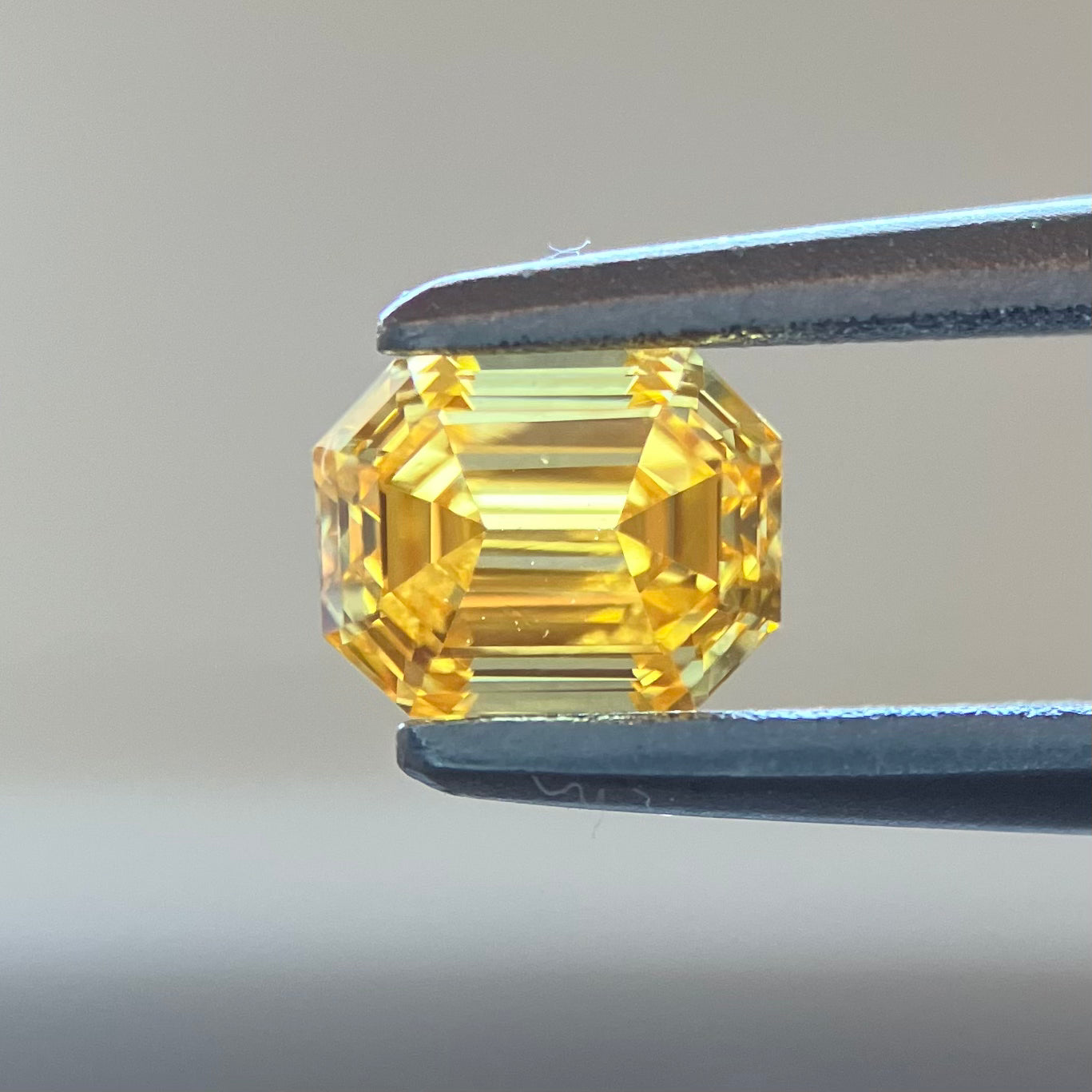 裸石 0.337ct Fancy Vivid Orange Yellow SI-2 中央宝石研究所ソーティング付