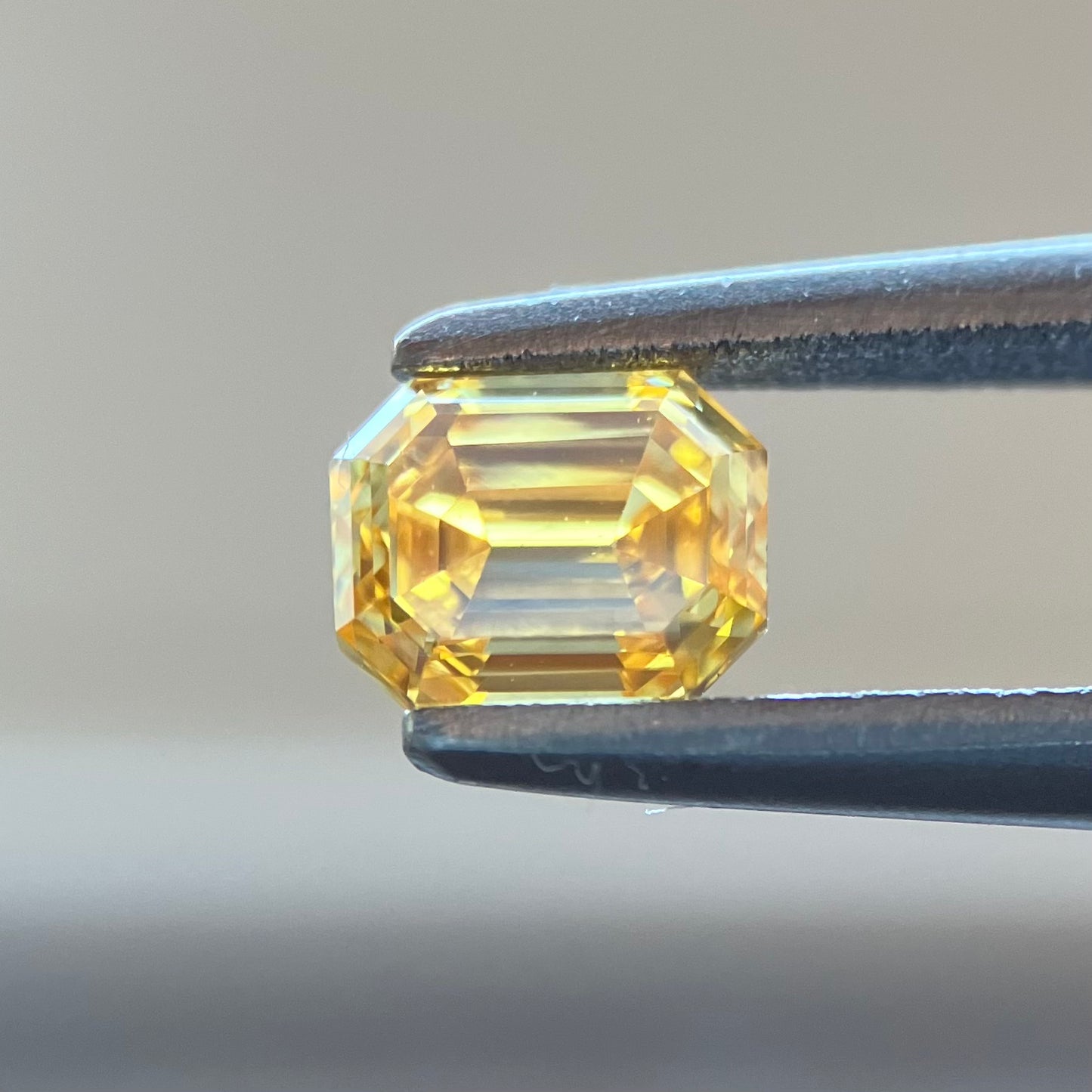 裸石 0.337ct Fancy Vivid Orange Yellow SI-2 中央宝石研究所ソーティング付
