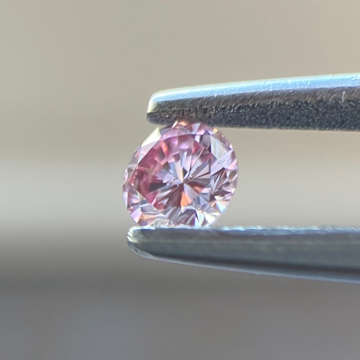 裸石 0.121ct Fancy Intense Pink  SI-1 RD 中央宝石研究所ソーティング付き