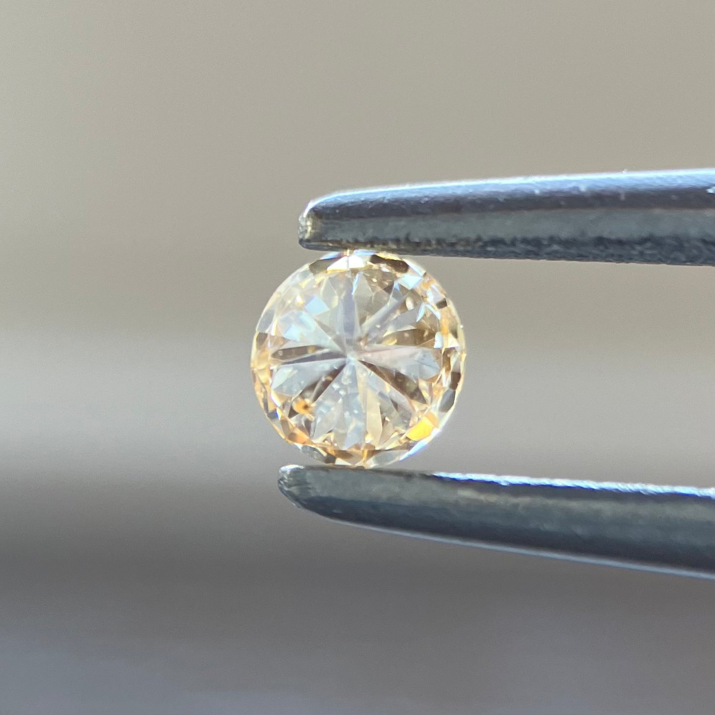 裸石 0.092ct Fancy Light Yellow Orange  SI-2 RD AGTソーティング付き