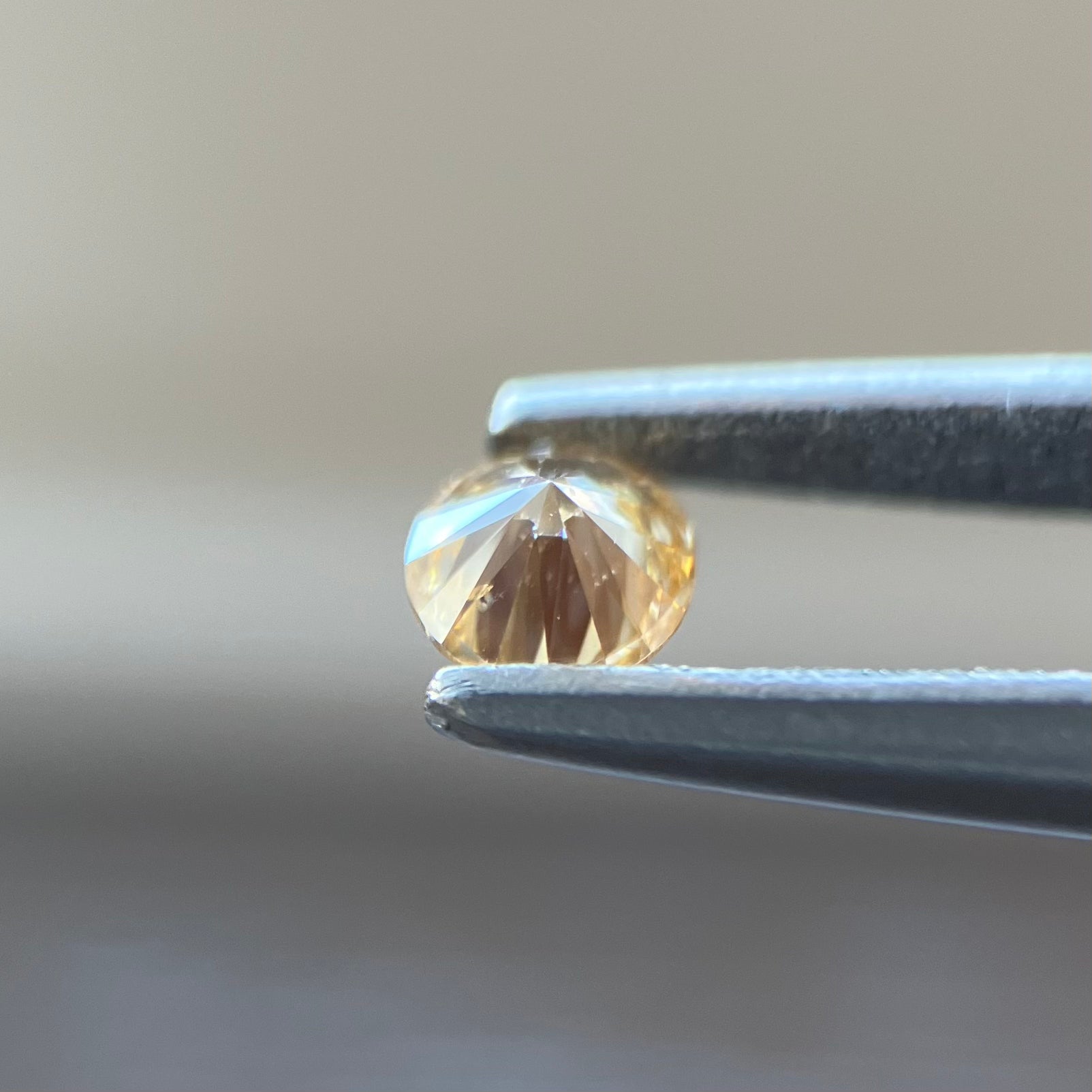FANCY LIGHT YELLOW ORANGE 0.092ct AGT |天然発色オレンジ FANCY LIGHT YELLOW ORANGE 0.092ct AGT |天然発色オレンジ