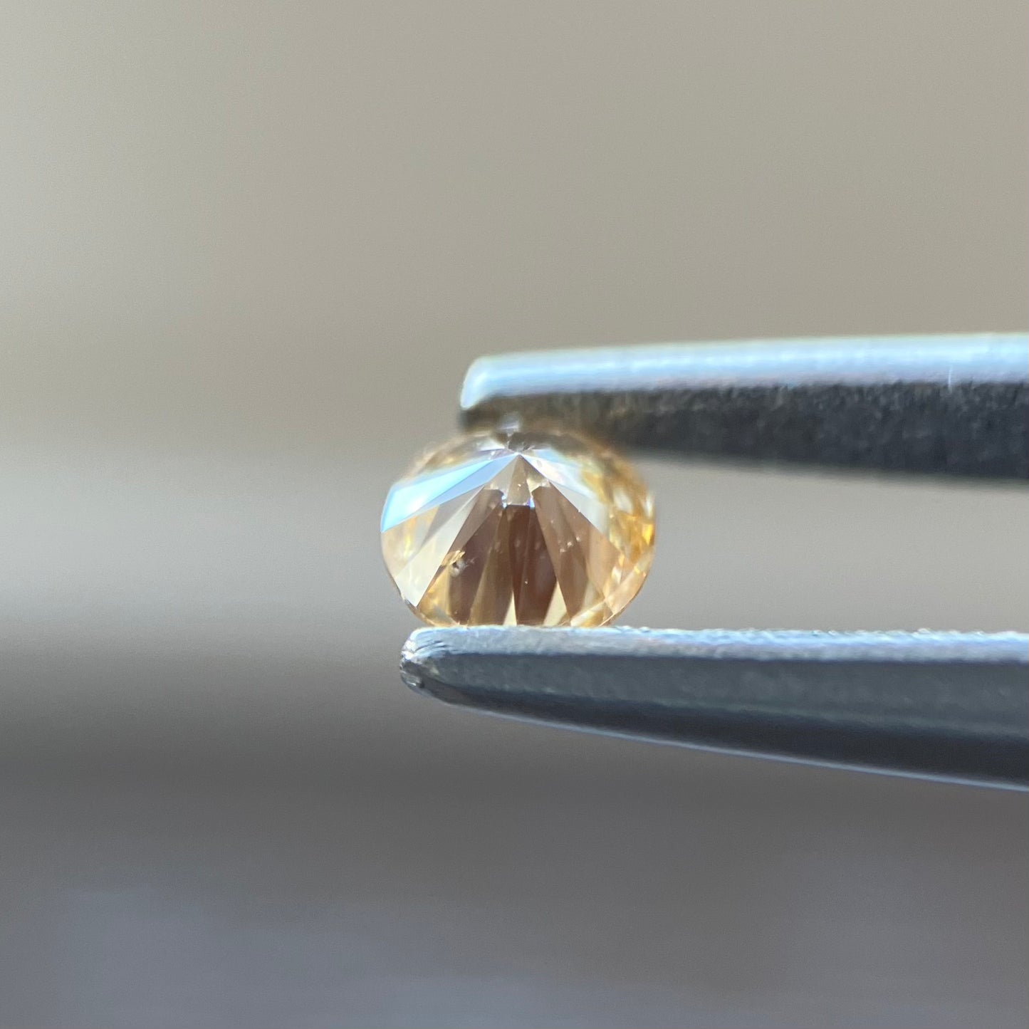 裸石 0.092ct Fancy Light Yellow Orange  SI-2 RD AGTソーティング付き