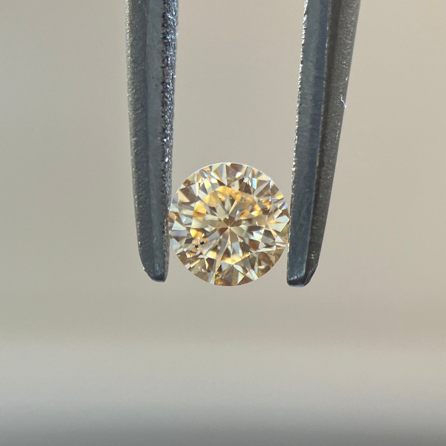 裸石 0.092ct Fancy Light Yellow Orange  SI-2 RD AGTソーティング付き