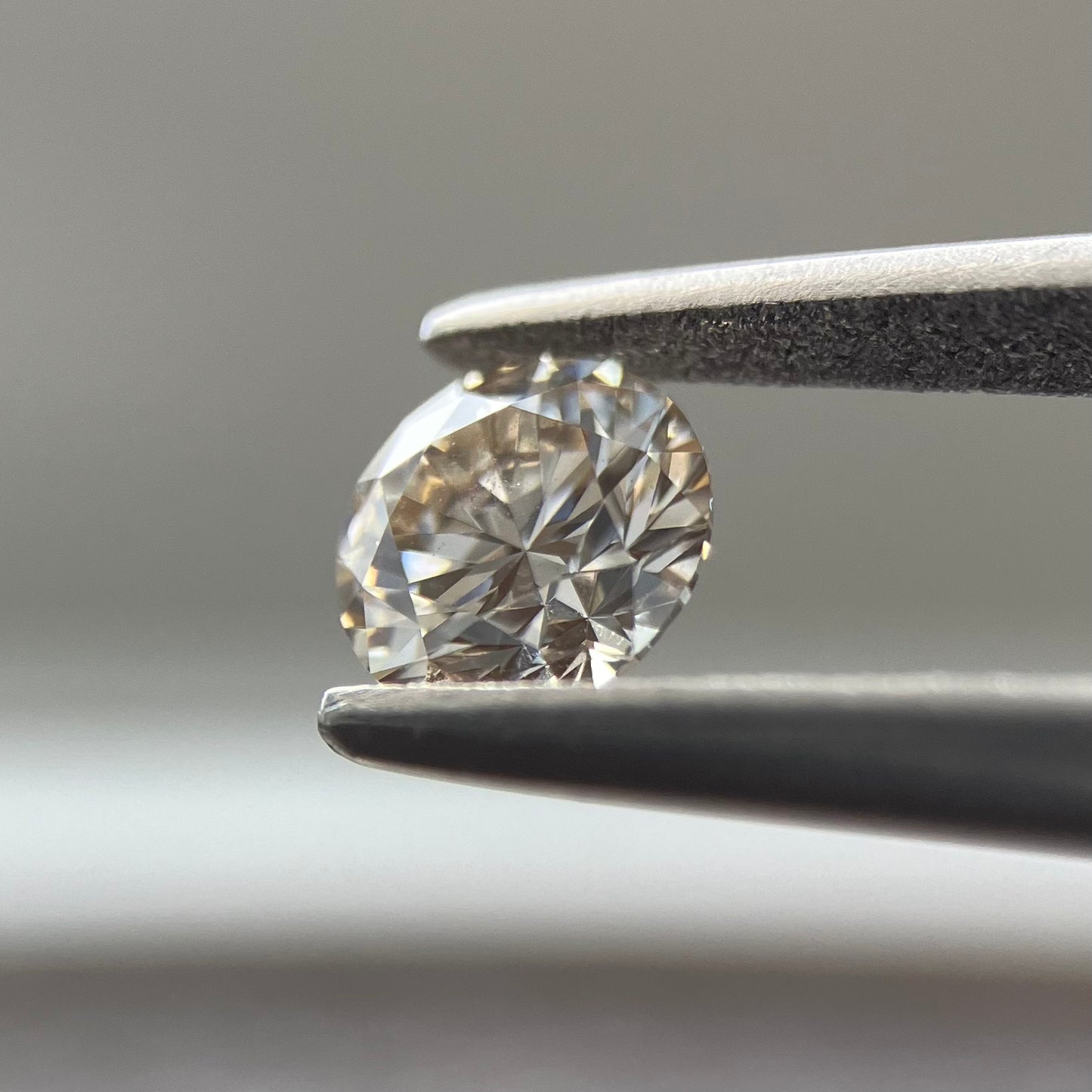 裸石 0.301ct Very Light Brown  SI-2 RD 中央宝石研究所ソーティング付き