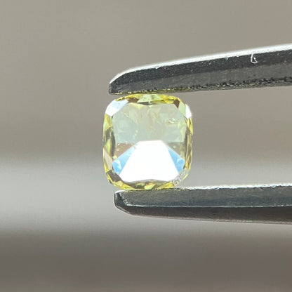 裸石 0.111ct Fancy Intense Yellow SI-1 CU 中央宝石研究所ソーティング付き