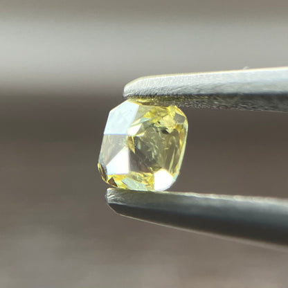 裸石 0.111ct Fancy Intense Yellow SI-1 CU 中央宝石研究所ソーティング付き