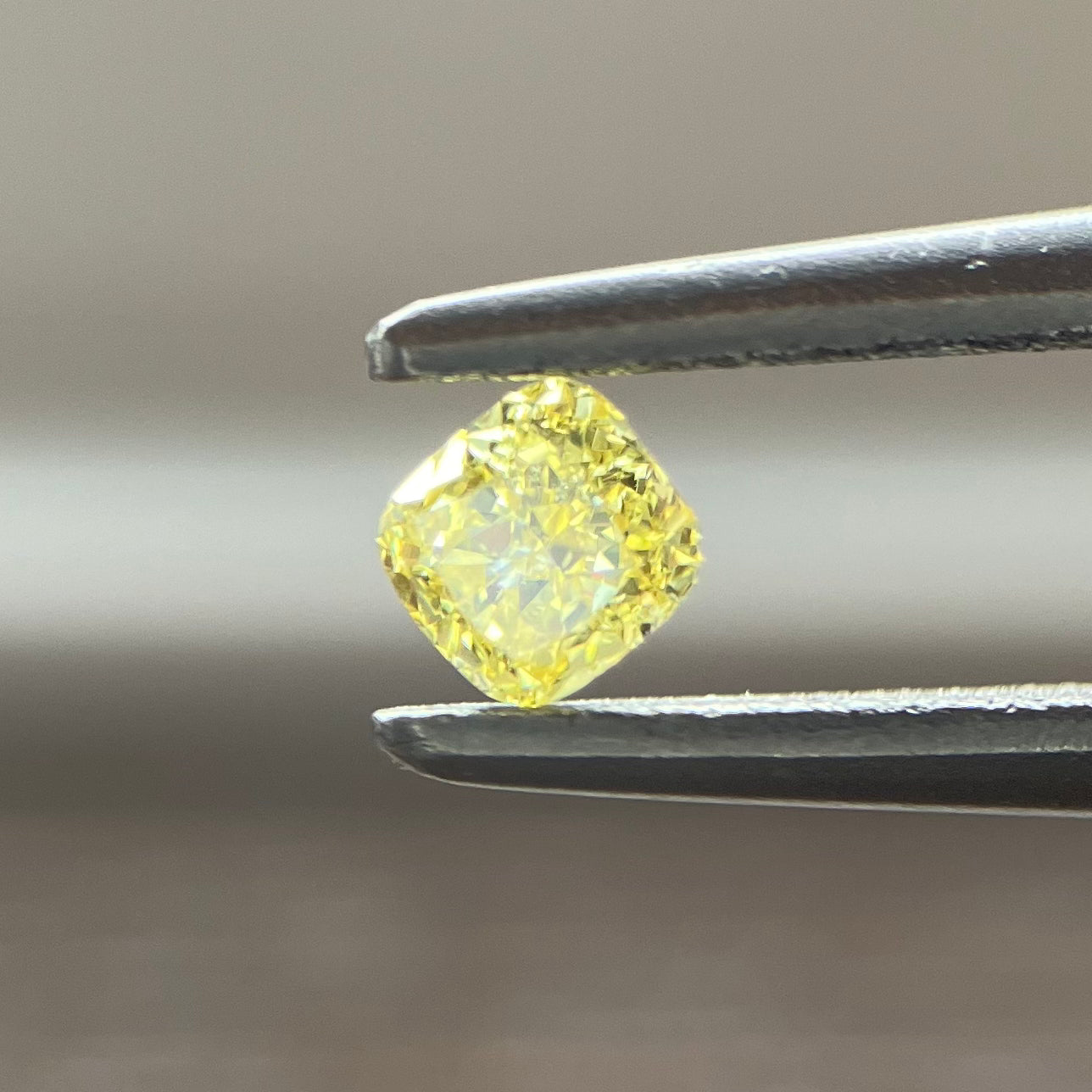 裸石 0.111ct Fancy Intense Yellow SI-1 CU 中央宝石研究所ソーティング付き