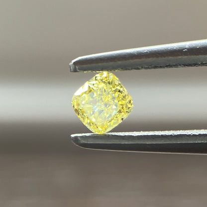 裸石 0.111ct Fancy Intense Yellow SI-1 CU 中央宝石研究所ソーティング付き