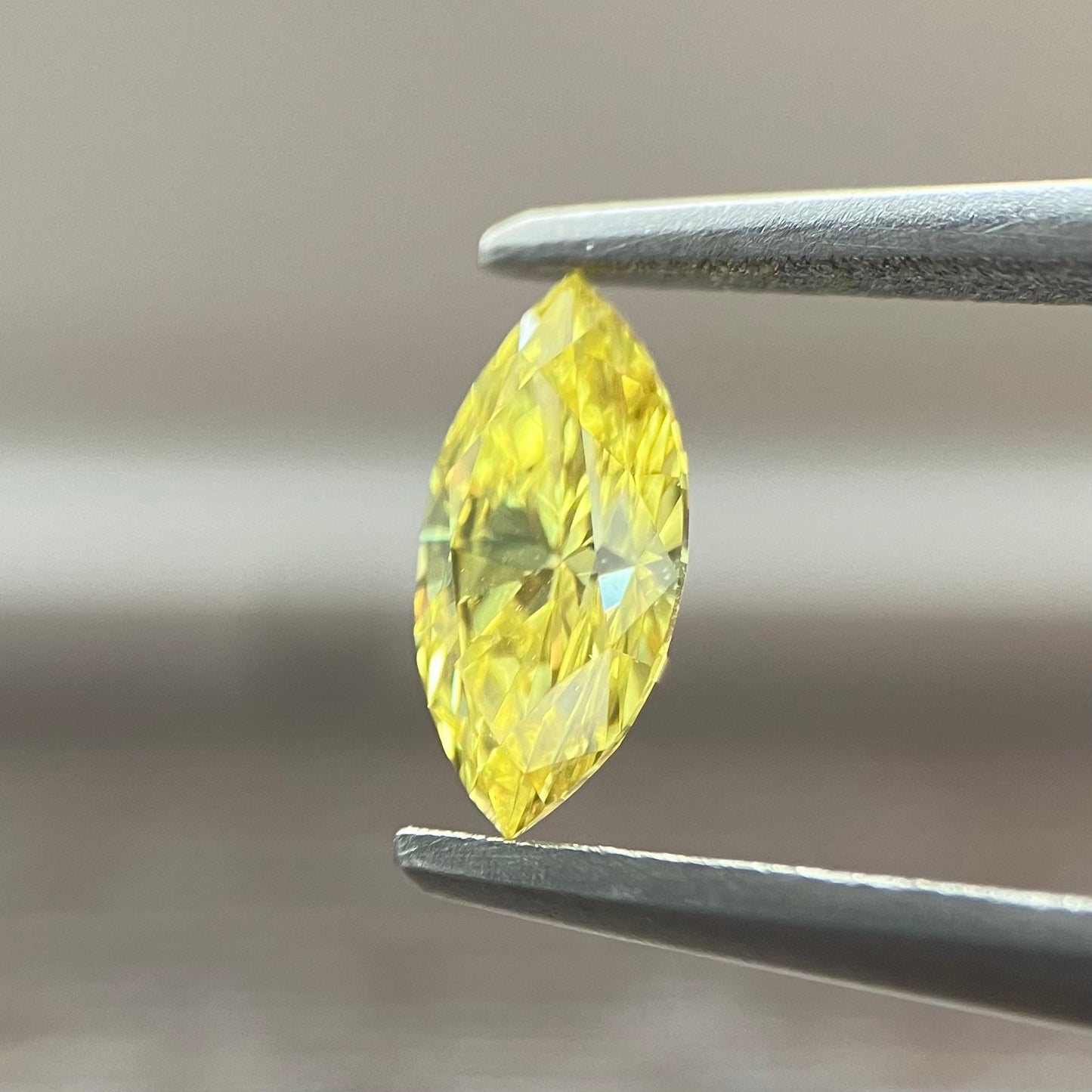 裸石 0.333ct Fancy Vivid Yellow  VVS-2 MQ AGTソーティング付き
