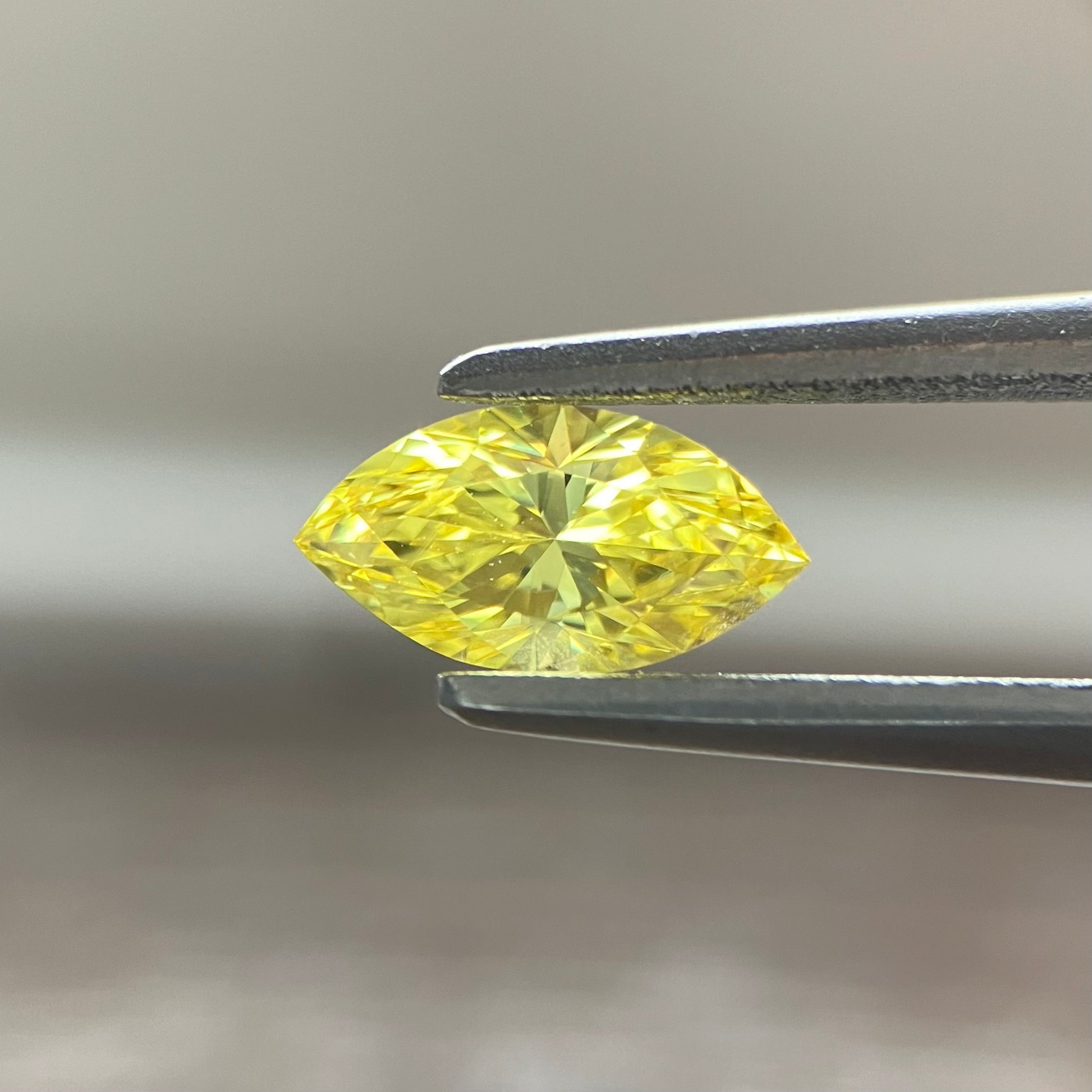 FANCY VIVID YELLOW 0.333ct マーキス AGT |天然発色イエロー FANCY VIVID YELLOW 0.333ct マーキス AGT |天然発色イエロー