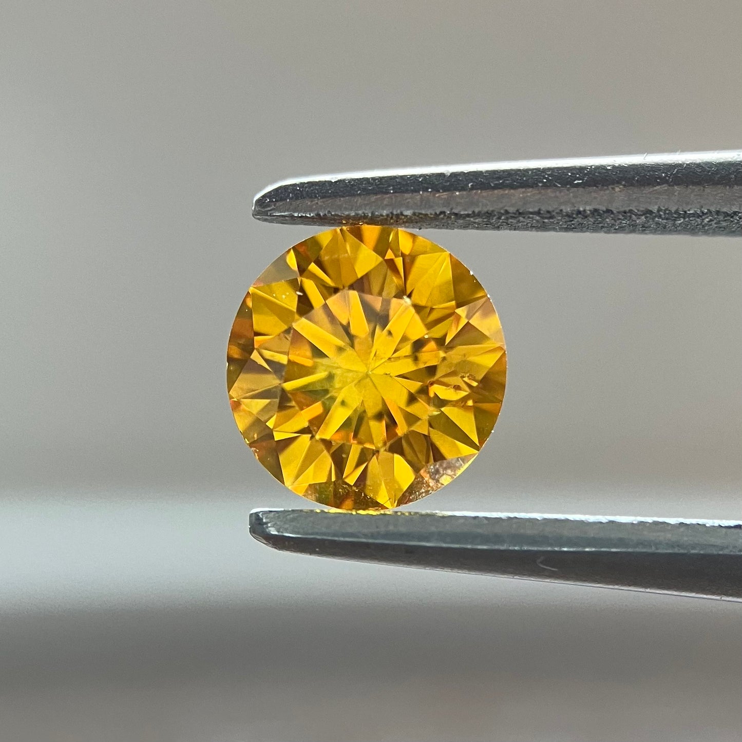 裸石 0.431ct Fancy Deep Yellow Orange  SI-2 RD 中央宝石研究所ソーティング付き
