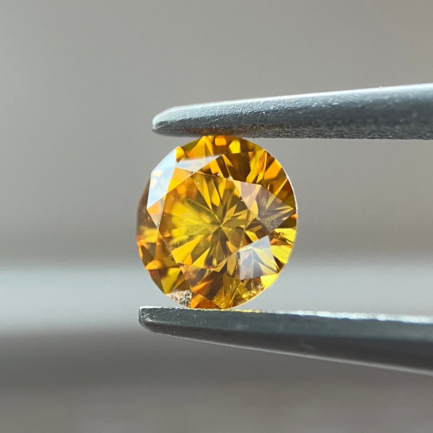 裸石 0.431ct Fancy Deep Yellow Orange  SI-2 RD 中央宝石研究所ソーティング付き