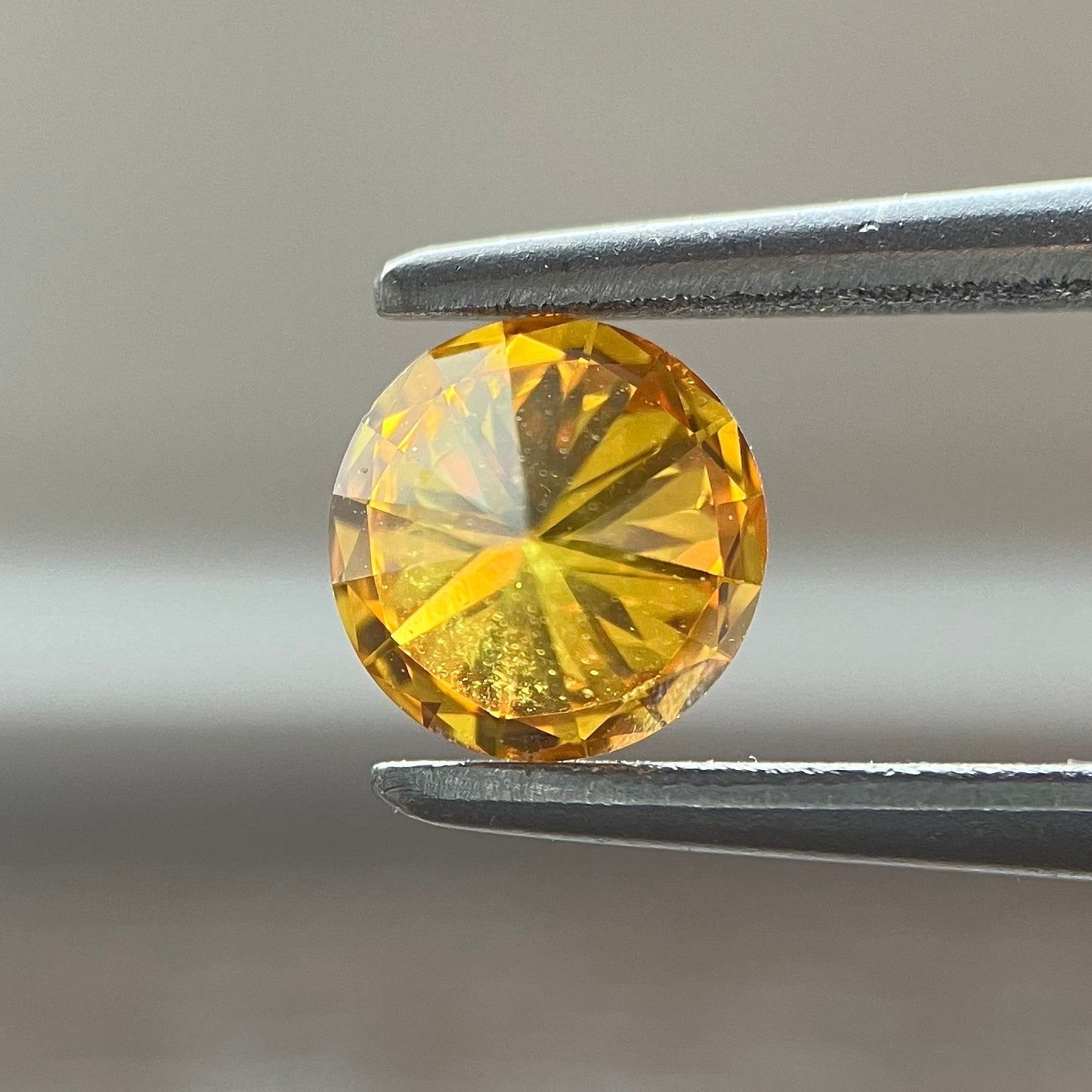 裸石 0.431ct Fancy Deep Yellow Orange  SI-2 RD 中央宝石研究所ソーティング付き