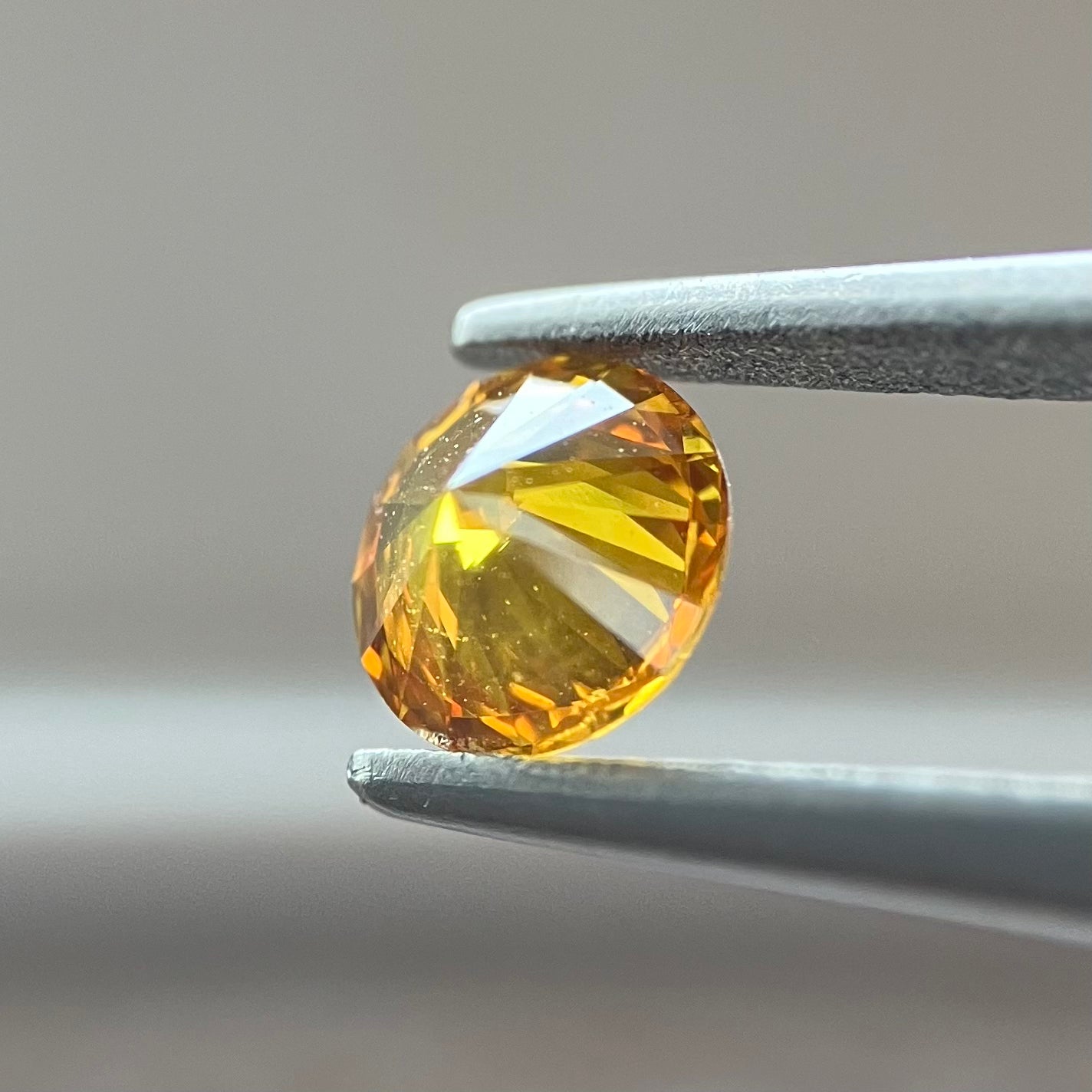 裸石 0.431ct Fancy Deep Yellow Orange  SI-2 RD 中央宝石研究所ソーティング付き