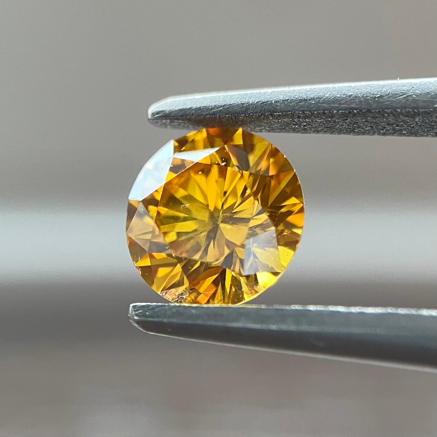 裸石 0.431ct Fancy Deep Yellow Orange  SI-2 RD 中央宝石研究所ソーティング付き