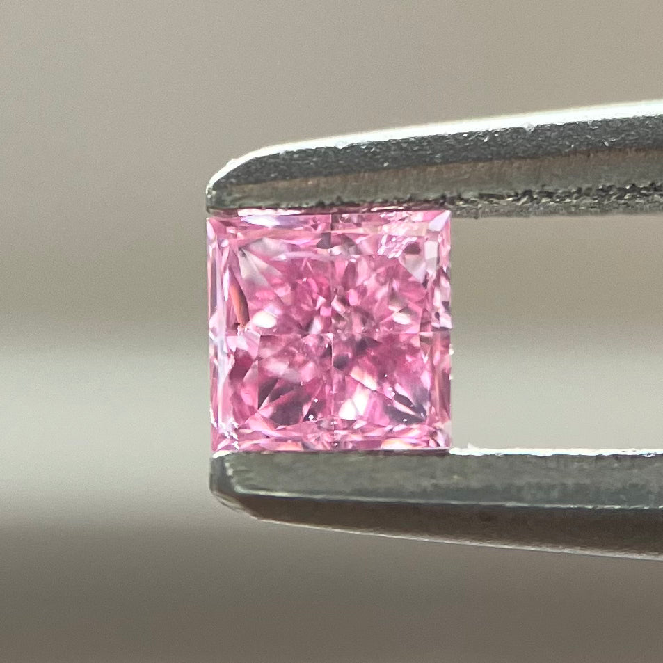 FANCY VIVID PURPLISH PINK 0.085ct プリンセス AGT |天然発色ピンク FANCY VIVID PURPLISH PINK 0.085ct プリンセス AGT |天然発色ピンク