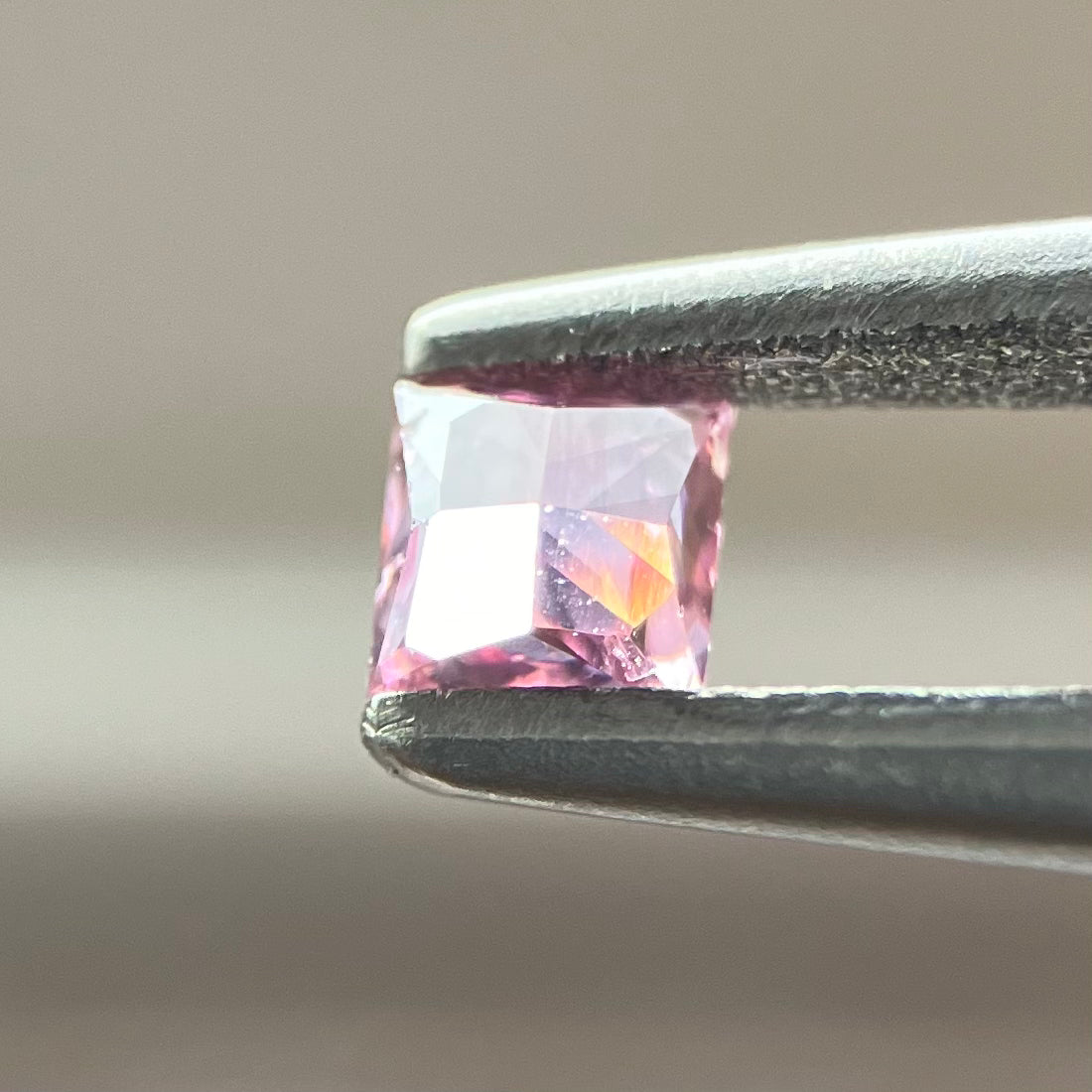 裸石 0.085ct Fancy Vivid Purplish Pink  SI-2 PR AGTソーティング付き