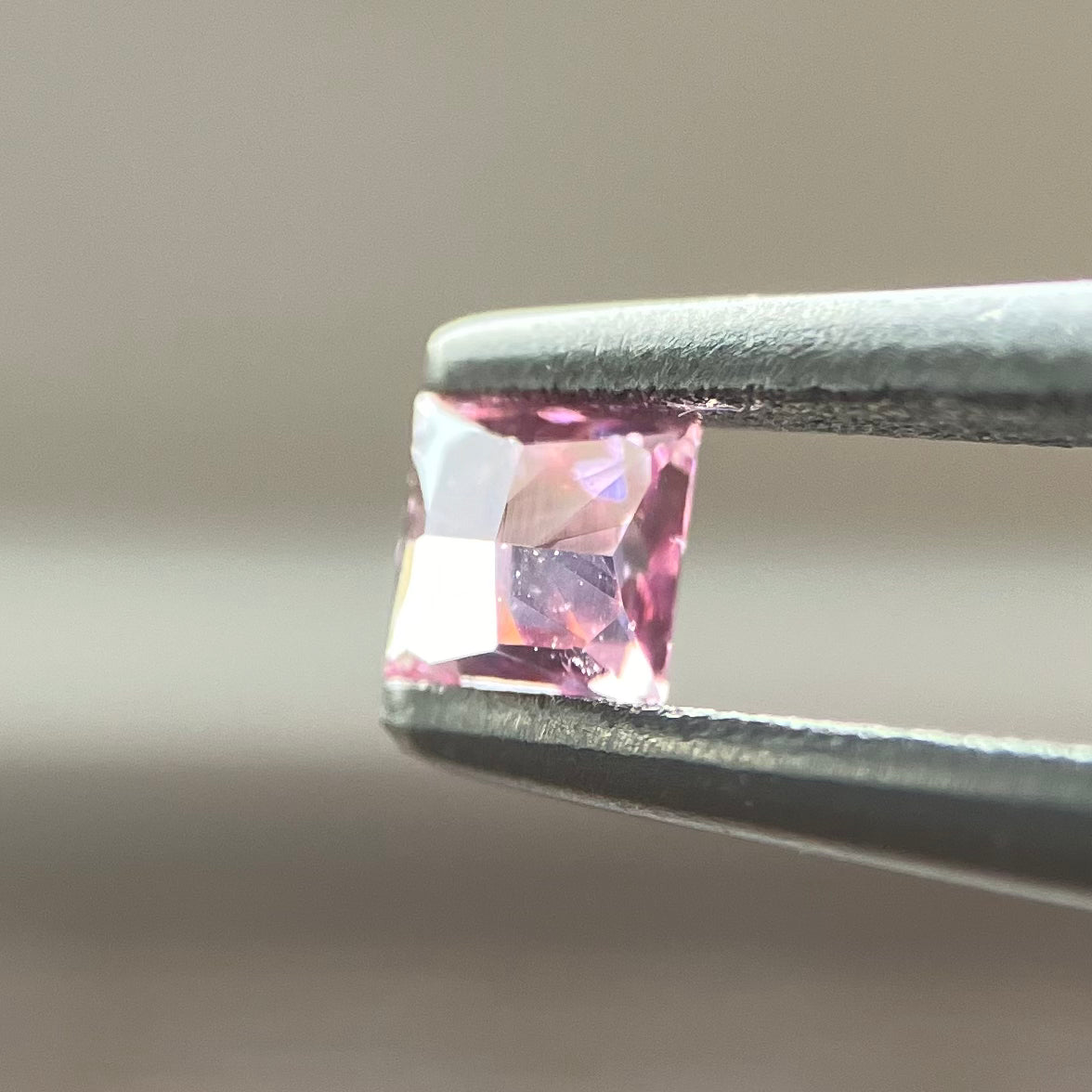 裸石 0.085ct Fancy Vivid Purplish Pink  SI-2 PR AGTソーティング付き