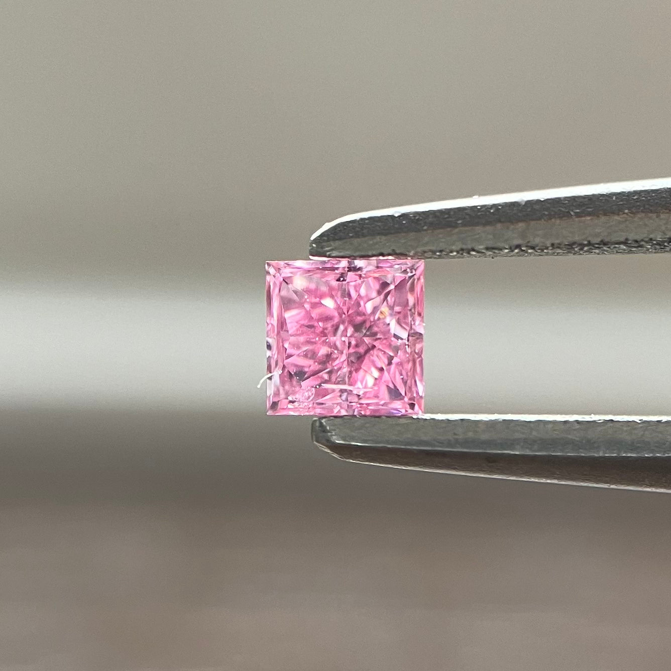 裸石 0.085ct Fancy Vivid Purplish Pink  SI-2 PR AGTソーティング付き