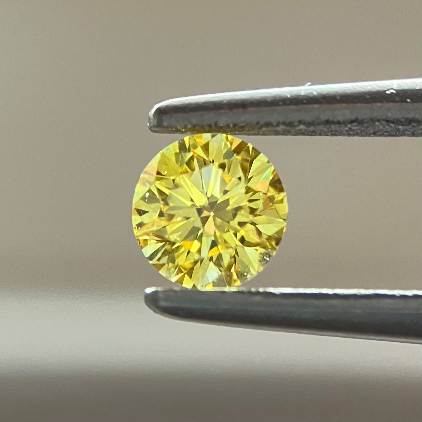 裸石 0.189ct Fancy Intense Yellow SI-2 RD 中央宝石研究所ソーティング付き